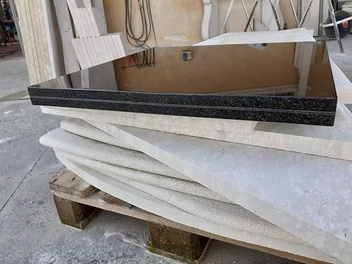 Planche à découper en marbre granit noir absolu avec bloc antidérapant, idéal pour pétrir. Dimensions 70 x 64 x 2 cm