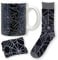 MIJOMA Tassen-Socken-Set: Geschenkset Kaffeebecher mit Socken in Einheitsgröße, 300ml Keramik-Henkelbecher für Heiß- & Kaltgetränke, Tee, Kaffee, Heiße Schokolade (Halloweentasse Spinnennetz)