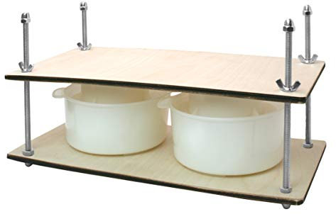 Prensa Para Queso Casero Käsepresse aus Holz für Käseherstellung, 40,6 cm, Metallführungen und 2 Stück Käseform mit Kolben, 1,3 l