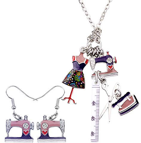 DUOWEI Emaille Nähmaschine Ohrring Halskette Strass Lineal Schere Schneider Eisen Werkzeuge Schmuck Sets Anhänger für Frauen Näherin Schmuck Charms (Lila)
