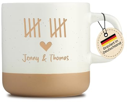 LIEBTASTISCH Tasse mit Gravur Personalisiert - Geschenke für Paare, Verliebte - Geschenkidee für Freund,Freundin,Ehepartner - Jahrestag,Hochzeitstag,Jubiläum - Mit Wunschstrich - Beige