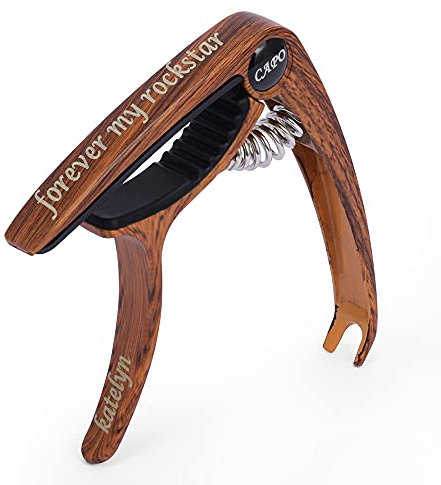 jewelora Personalisierte Gitarre Capo Geeignet für Akustik- und E-Gitarren Ukulele Bass Mandoline und Banjo Graviert Ihren Namen oder eine Nachricht Capotastos Geschenk für Freunde (Wooden)