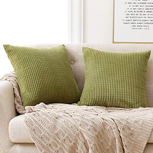 Deconovo Kissenbezug Kordsamt Zierkissenbezug Dekorativen Kissenhüllen Weiches Massiv Kissen für Sofa Couch Schlafzimmer, 65x65 cm, Moosgrün, 2er Set