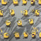 Lizenziert von Universal Studios - Graue Cromini Minions Neuheit Druck Premium Grade 100% Baumwolle Feingewebe Kinder Vorhang Bettwäsche Stoff 142cm breit - Meterware