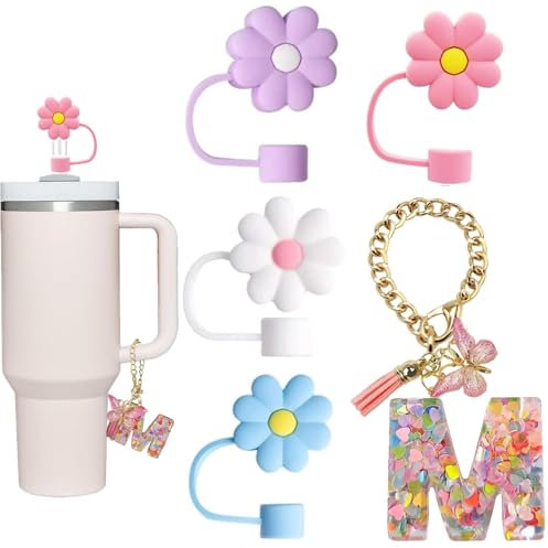 Re-siin Stanley Cup Accessories, charm rosa con lettera iniziale e farfalla e 4 coperchi in cannuccia a forma di fiore, compatibili con bicchieri Stanley da 1,18 l e 850,5 g con manico, L, in silicone