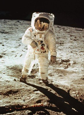 L.M. Kartenvertrieb & Verlags GmbH Postkarte mit Wackelbild 'Walking on The Moon'