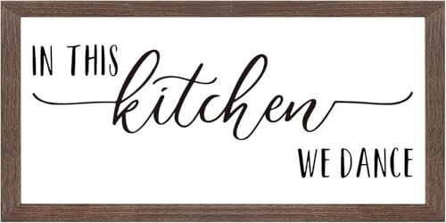 FINGERINSPIRE In dieser Küche tanzen wir Kunstschild Massivholz gerahmtes Blockschild Lustiges Bauernhausdekor Schild mit Arylschicht 33x18 cm Großer aufhängbarer Holzrahmen für Wohnkultur