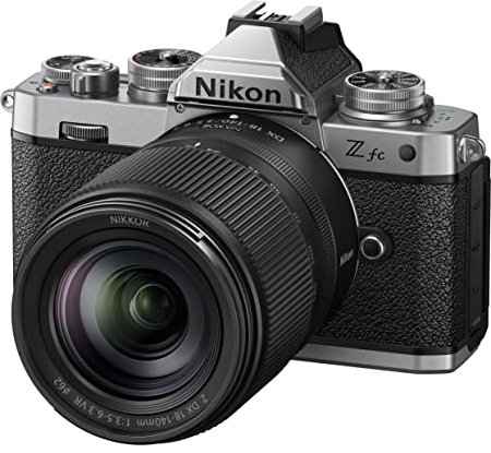 Nikon Z fc + Z DX 18-140VR + Lexar SD 64 GB 800x Pro Fotocamera Mirrorless, CMOS DX da 20.9 MP, Mirino Elettronico (EVF), LCD 3.2 Touch, Video 4K, Nero [Nital Card: 4 Anni di Garanzia]