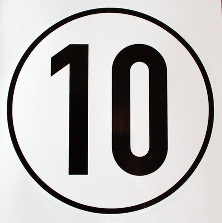 Unbekannt Geschwindigkeitsschild 10 km/h, Hinweisschild für Kraftfahrzeuge (zulässige Höchstgeschwindigkeit), ALU geprägt, Ø 200 mm, zur Anbringung an das Fahrzeug 10 km/h