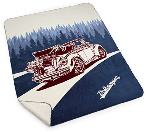 Volkswagen 7E9084503A Kuscheldecke mit VW Käfer Motiv, Blau/Creme, Flauschige Microfleece Wohndecke/Reisedecke, 150 x 130 cm, Blau, Weiß, Rot