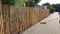 Gartenwelt Riegelsberger Premium Staketenzaun aus Kastanie Kastanienzaun Rollzaun Lattenzaun Holz-Zaun Lattenabstand 4-6 cm Zaunlänge 5 m Höhe 150 cm