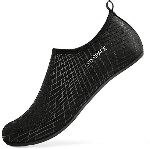Sixspace Herren Damen Badeschuhe Wasserschuhe Aquaschuhe Strandschuhe Schnell Trocknend Slip on Breathable Schwimmschuhe Surfschuhe für Beach Pool Surfen Yoga Schwarz(Lieferantengröße 37 EU)