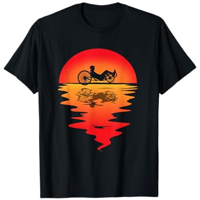 Liegerad, Liegerad, Trike für Radfahrer, Vintage-Triker bei Sonnenuntergang T-Shirt