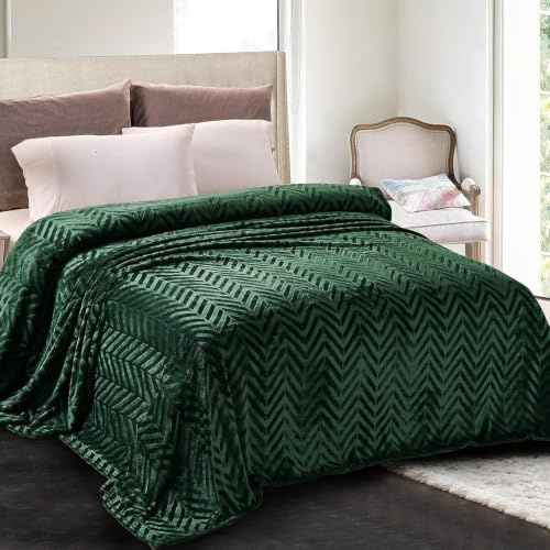 Whale Flotilla Kuscheldecke Flauschig 230x270 cm Sofadecke Fleecedecke | Weiche, Leichte, Kuschelige Tagesdecke, Wohndecke mit Chevronmuster, Warme Flanelldecke, für alle Jahreszeiten, Dunkelgrün