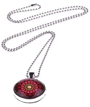 Adi Modeschmuck Kette Soraya, 70cm lange Kugelkette mit einem runden, zweiseitigen 25mm Anhänger mit phantasievoll romantischen Motiven unter Glas Cabochons, handgearbeitet in Berlin (Bordeaux)