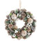 COM-FOUR® Türkranz Weihnachten - Adventskranz mit Pinienzapfen und Christbaumkugeln - Dekokranz - Weihnachtsdeko - Tischkranz - Weihnachtskranz (silberfarben + weiße Kugeln)