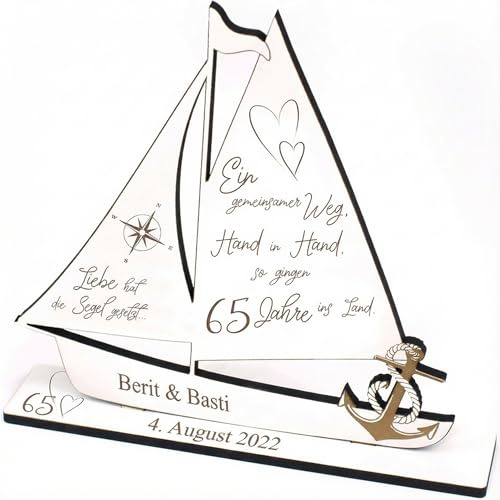 DEKOLANDO Eiserne Hochzeit Deko Hochzeitstag 65 Jahre Jubiläum mit Wunschnamen Datum Holz Aufsteller Schiff - EIN gemeinsamer Weg, Hand in Hand - 18 x 20 cm
