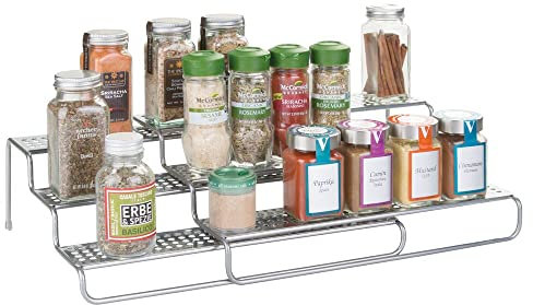 mDesign ausziehbares Gewürzregal – Küchen Organizer aus Metall für Küchenschrank oder Küchenablage – voll ausgezogen 2 Gewürzregale nebeneinander für verschiedene Gewürzgläser – silberfarben