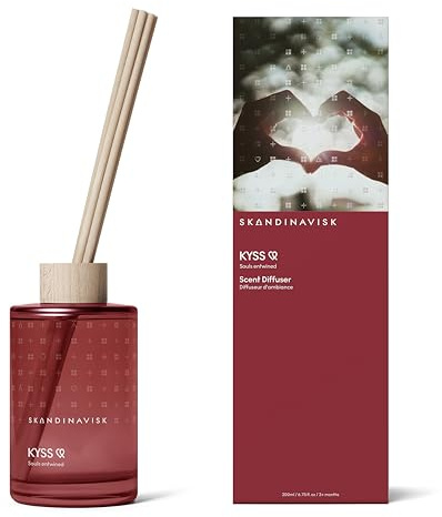 Skandinavisk KYSS 'Kuss' Duftstäbchen Diffuser mit 8 Stäbchen, Hält 3+ Monate, Duftnoten: Brombeeren und Rose, Kandiszucker und Nelken, 200 ml