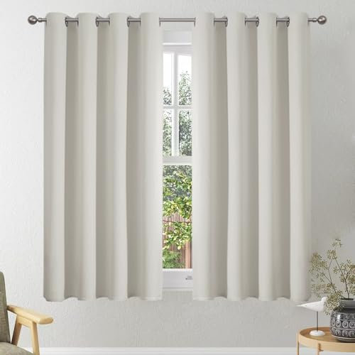 VEHEDE Hellbeige Vorhänge Raumverdunkelung Kinderzimmer Gardinen Kurz mit Ösen, Ösenvorhang Verdunklung Thermogardine Kälteschutz Warm Hitzeschutz, H 114 x B 117 cm, 2er Set, Hellbeige