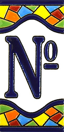 Schilder mit Zahlen und Nummern auf vielfarbiger Keramikkachel. Handgemalte Kordeltechnik fuer Schilder mit Namen, Adressen und Wegweisern. Design MOSAICO MEDIANO 10,9cm x 5,4 cm (Symbol “Nº ”)