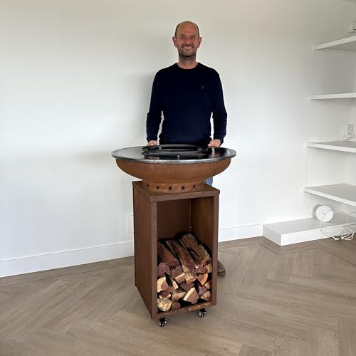 Barbecue Plancha Camarada Cortenstahl 2.0 – con gancio in legno e contenitore in legno Ø 70 cm