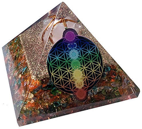 CHONIT Orgonit Pyramide, Chakra-Mix bunt mit Symbol Blume des Lebens, Schutz, klein mit Bergkristall als Deko für zu Hause (Chakra-Mix (Gold)