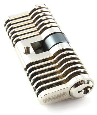 Dangerfield Übungsschloss aus gebürstetem Aluminium + Stifte und Pinzette – unverzichtbares Trainingsset