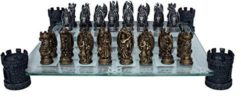 NEMESIS NOW LTD Kingdom of The Dragon – Schachspiel mit verzierten Ecken mit Tours verziert, 43 cm