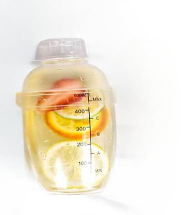 Coctelera de plástico, botella de resina transparente con escala y colador, mezclador para el hogar, bar, leche, té, tienda, fiesta, cafetería, restaurante (500 ml)
