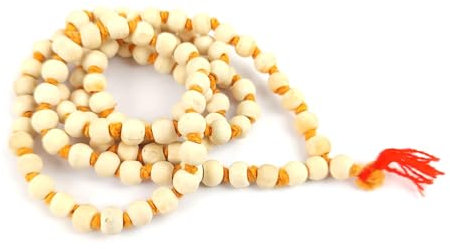 108 Perlen aus weißem Sandelholz (Chandan) Mala im traditionellen Stil geknotet, Größe 91,4 cm lang, Perlengröße: 7–8 mm