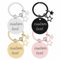 Porte-clés personnalisé en métal avec texte gravé et pendentif étoiles – Forme ronde – Disponible en plusieurs couleurs (argent, or, noir, rose)