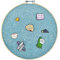 Broche suspendre mur présentoir rangement bijoux support émail boucles d'oreilles collier tableau épingle paillettes avec étoiles, affichage collection d'épingles, cerceau broderie toile/cuir (Bleu)