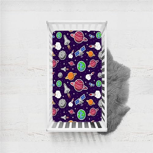 Odot Spannbettlaken für Kinderbett, Kinderwagen Matratzenbezug, Weiche Babybett Spannbetttuch Spannbettlaken, Perfekte Passform Durch Rundum-Gummizug (135x100cm,Planet Rakete 1)