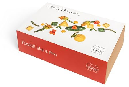 MARCATO Hergestellt in Italien RAVIOLI LIKE A PRO 7-teiliges Set Enthält Ravioli-Form, Nudelholz, 3 Ravioli-Stempel, lange Schürze, Tuch und Kochbuch