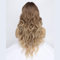 SIMKAYLEE Gewellte Lang Ombre Blond Perücke mit Pony für Frauen Dunkler Ansatz Lange Locken Blonde Damen Perücken mit Stirnfransen und Dunklem ansatz für Alltag Party Long Wavy Dirty Blonde Wig (66cm)