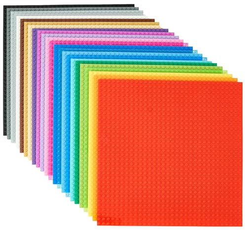 Las Placas Base apilables Strictly Briks Classic Son versátiles, 100% compatibles con Las Principales Marcas, Disponibles en 24 Paquetes Multicolores, Que miden 6x6 Pulgadas.
