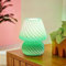 ONEWISH Lampe Champignon - Lampe a Poser avec Verre à Rayures, Lampe de Chevet Chambre, Salon, Café, Bureau, Ampoule Incluse, Cadeau pour les Filles, Femmes, Anniversaire, Nouvelle Année, Vert