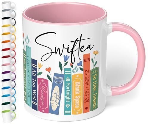 Geschenk für Musik-Fans: Kaffeetasse Bücherregal mit Best of Albums „Swiftea“ – Geschenkidee für Sänger- & Musikliebhaber - Keramik, ca. 330ml, Rosa