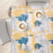 KP HOME Tovaglia In PVC Grigia – Stampa Astratta Con Pennellate Blu Navy E Gialle – Quadrata 140x140 Cm – Copritavolo Impermeabile Con Effetto Cemento – Plastificata Tovaglia Cerata Robusta