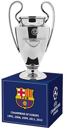 Champions Podest Pokal und FC Barcelona 70 mm