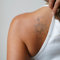 Inkster Tattoo - Lotus mit Ornamenten - vegane & wasserfeste Temporäre Tattoos für Erwachsene - EU-Kosmetikzertifizierte Farbe - revolutionäres 2 Wochen Tattoo | Premium Klebetattoos