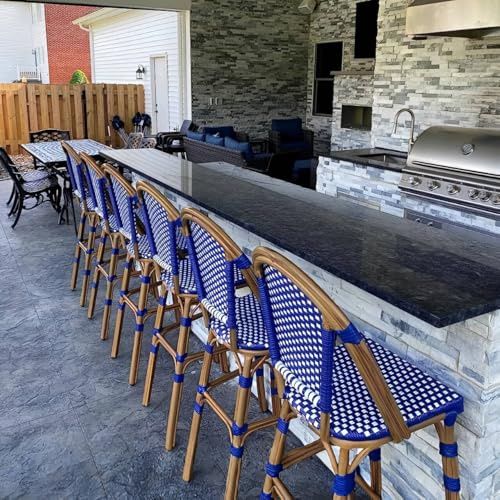 PURPLE LEAF Barhocker 2er Set Alu Bambusoptik Hohe Lehne für Bar Dunkelblau | Rostfreier Alurahmen, Wetterfestes PE-Rattan, Bis 150 kg belastbar, Französischer Bistrostil, Gartenstuhl