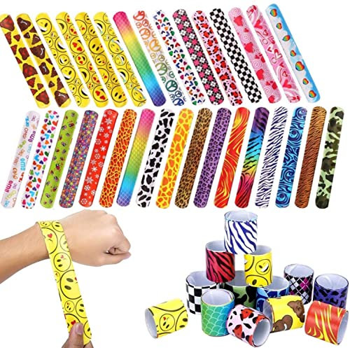LATERN 100St Schlagband Ohrfeigen Armbänder, Schnappbänder Gastgeschenke mit Bunten Herzen Tierhaut Emoji Weihnachtsdrucke Slap Band für Kinder Party Bag Fillers