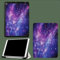Custodia per iPad Air 13 Pollici M3/M2 (2025/2024) con Portapenne,Tri-fold Supporto Protettiva Cover, Multi-Angolo Visualizzazione, Auto Svegliati/Sonno Galassia Universo-Viola