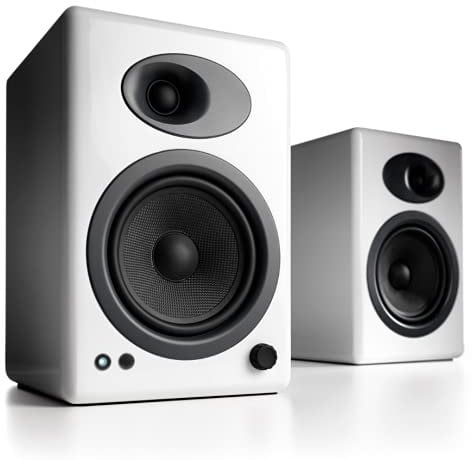 Audioengine A5+ Classic 150W Altavoces de estantería/Amplificador Analógico Incorporado/Control Remoto/Entradas RCA y 3.5mm. / Cables Incluidos (Classic, Blanco)