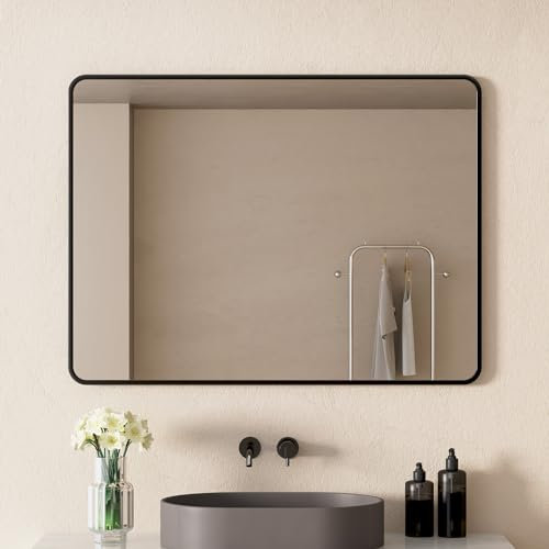 Boromal Wandspiegel Schwarz Spiegel 60x80cm groß Badspiegel Rechteckiger Kosmetikspiegel Abgerundete Ecken Wandmontage für Badezimmer Wohnzimmer Waschräume Schlafzimmer