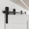 BONIKLUBA Doppel-Falttür-Scheunen-Schiebetür-Hardware-Kit für 4 Türpaneele, glatt und leise, 172,7 cm, schwarze Schiene und J-Roller (ohne Türen)