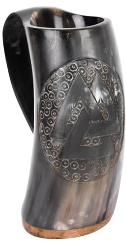 Battle-Merchant Wikinger Hornkrug mit Holzboden & Valknut Motiv, ca. 850ml | Met-Krug, Bierkrug Graviert, Lebensmittelecht, Naturhorn, Poliert, Mittelalter, Reenactment, LARP
