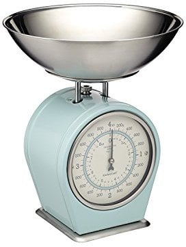 KitchenCraft Living Nostalgia Mechanische Küchenwaage mit Schüssel in Geschenkbox, Gusseisenwaage mit Akazienholzständer, Vintage Blue